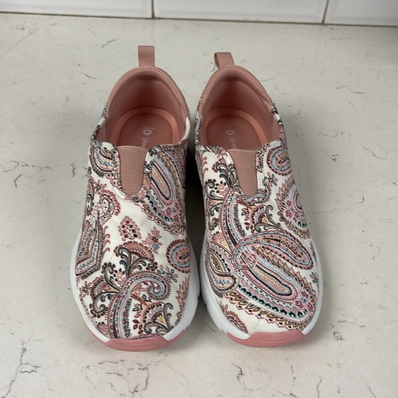 Vera Bradley VB Cloud 2-Mile Slip-On Shoe Sand Paisley Size 8 - Picture 5 of 16